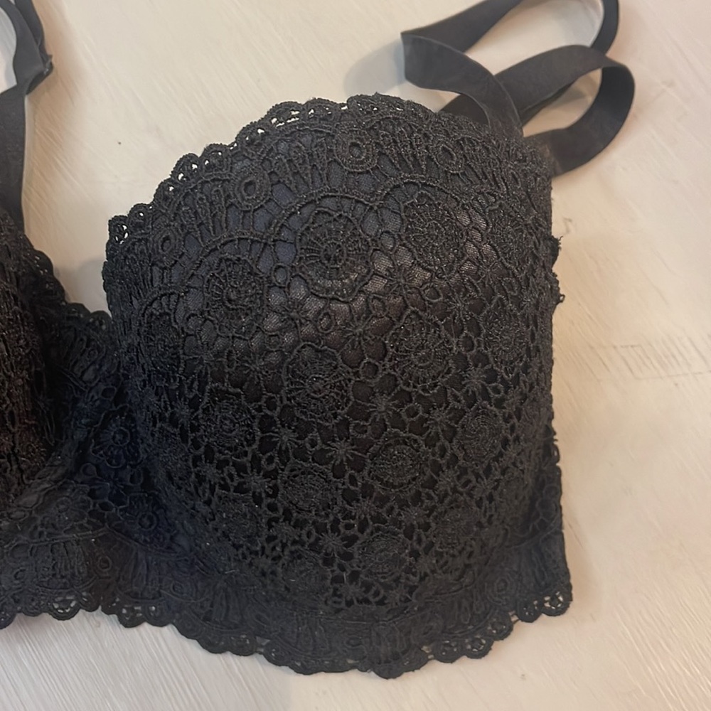 Fredricks of Hollywood black lace padded pushup bra - Picture 2 of 3